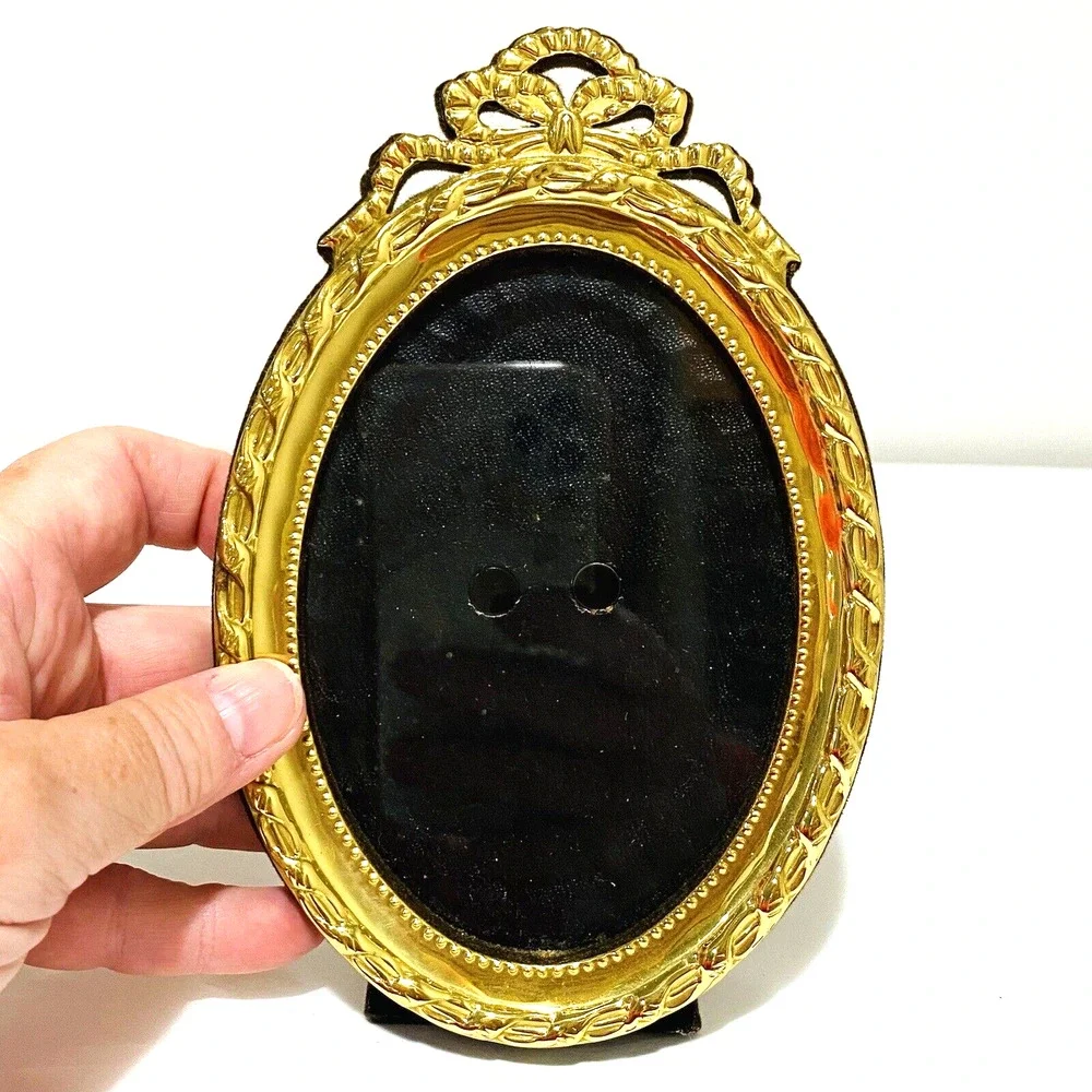Vintage Goldtone Oval Photo Frame Ornate Metal Look Delicate Tabletop 3.5